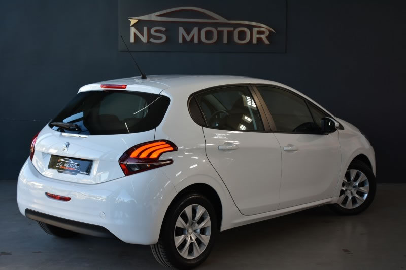 PEUGEOT 208 5P BUSINESS LINE 1.4 HDi 68 PEUGEOT 208 5P BUSINESS LINE 1.4 HDi 68