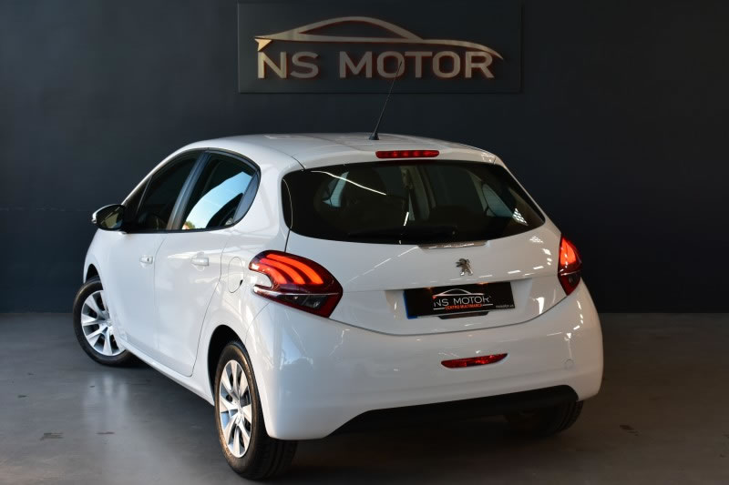 PEUGEOT 208 5P BUSINESS LINE 1.4 HDi 68 PEUGEOT 208 5P BUSINESS LINE 1.4 HDi 68