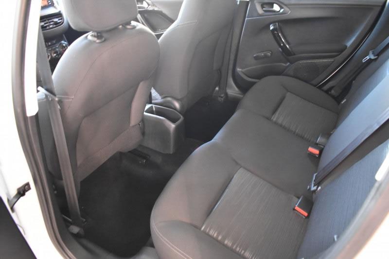 PEUGEOT 208 5P BUSINESS LINE 1.4 HDi 68 PEUGEOT 208 5P BUSINESS LINE 1.4 HDi 68