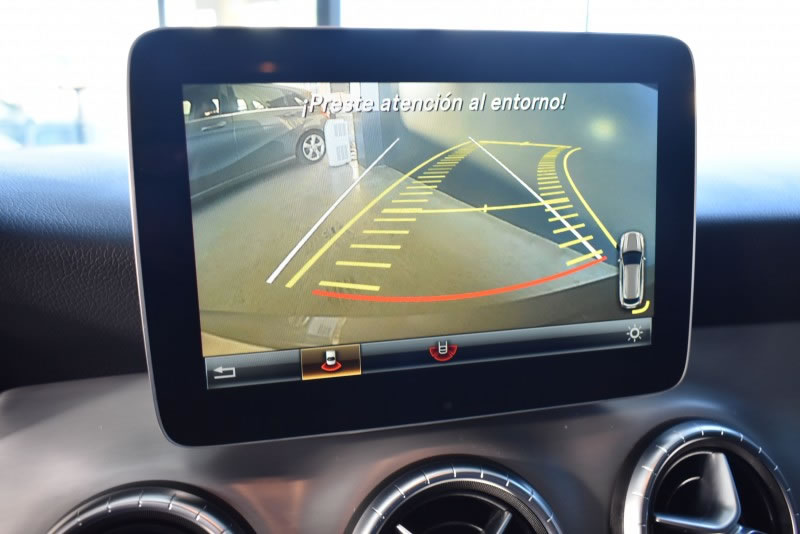 MERCEDES-BENZ CLA SHOOTING BRAKE 200 D 136 CV AMG INT Y EXT