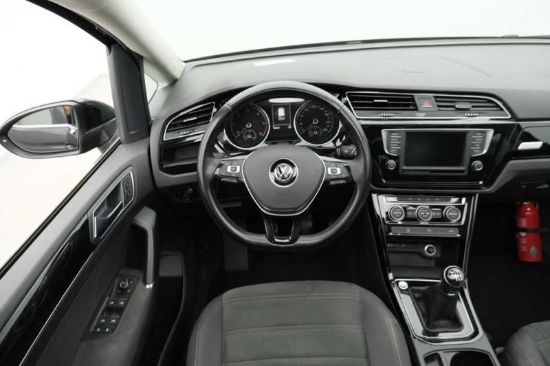 VOLKSWAGEN TOURAN 2.0 TDI CR 150CV HIGHLINE 5 PLAZAS VOLKSWAGEN TOURAN 2.0 TDI CR 150CV HIGHLINE 5 PLAZAS