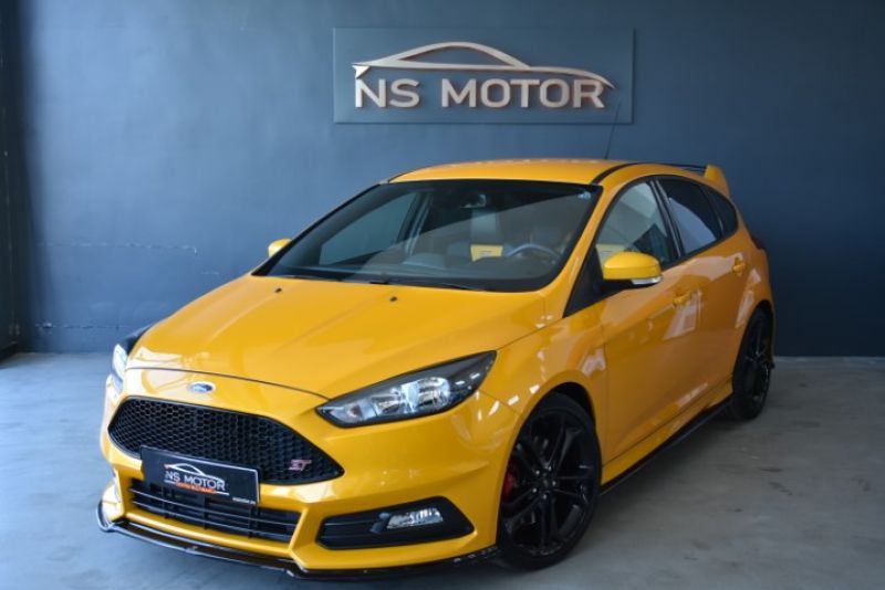 FORD FOCUS ST MK3 2.0 TDCI 185CV POWERSHIFT FORD FOCUS ST MK3 2.0 TDCI 185CV POWERSHIFT
