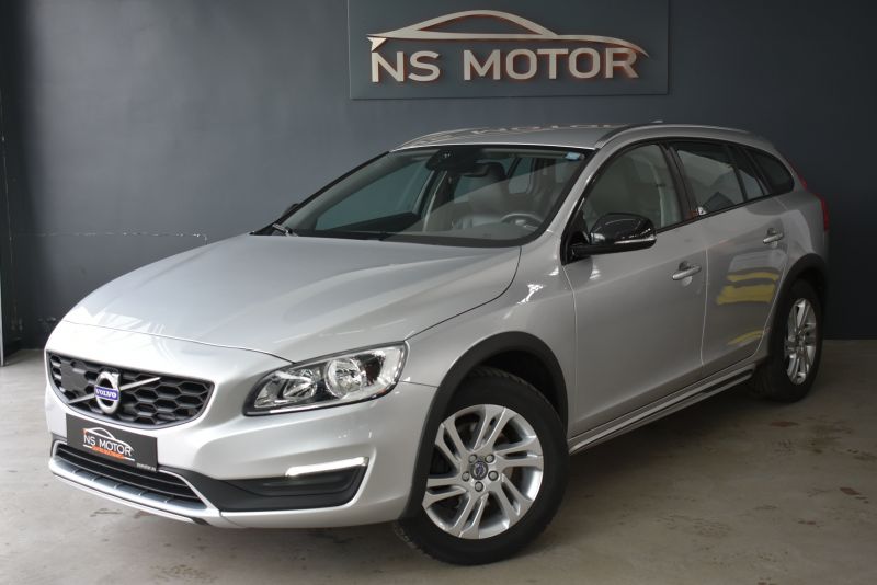 VOLVO V60 VOLVO V60 CROSS COUNTRY D3 MOMENTUM 150CV GEARTRONIC