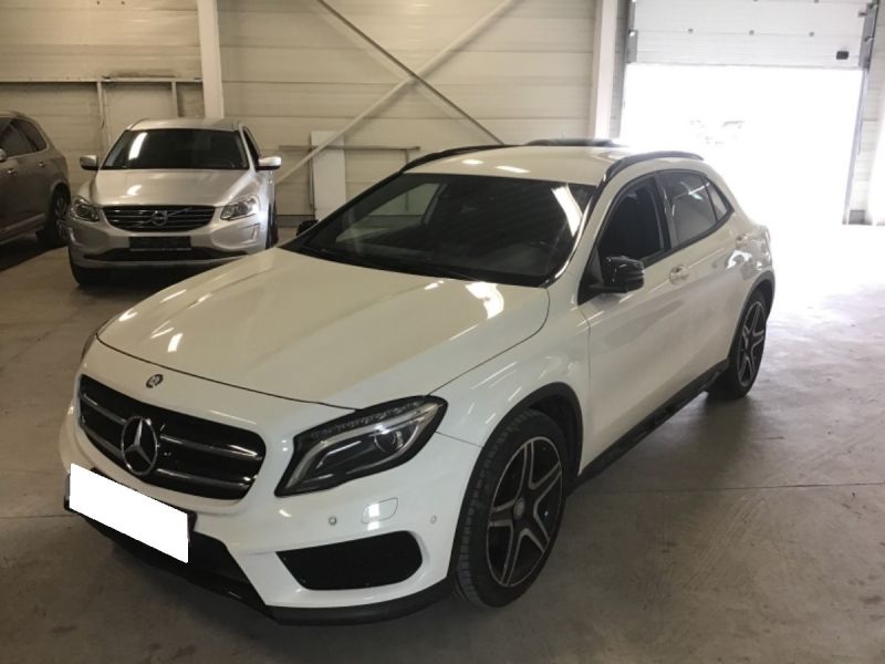 MERCEDES-BENZ GLA 200 D 2.143 136CV 7G AMG INT Y EXT