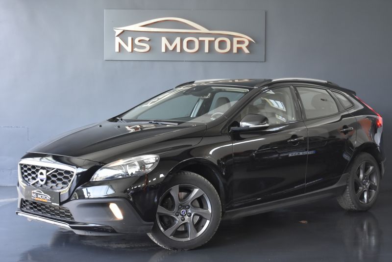 VOLVO V40 CROSS COUNTRY D2 MOMENTUM 120CV