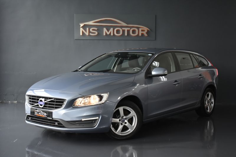 VOLVO V60 D2 KINETEC 120CV - UNICO PROPIETARIO - IVA DEDUCIBLE 