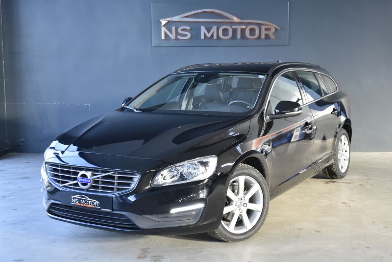 VOLVO V60 D2 MOMENTUM 2.0 DIESEL 120CV - UNICO PROPIETARIO - IVA DEDUCIBLE
