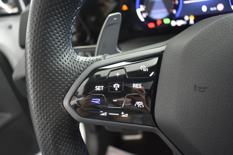 VOLKSWAGEN GOLF VIII R 4MOTION 2.0 TSI 320CV DSG NACIONAL - UNICO PROPIETARIO - IVA DEDUCIBLE