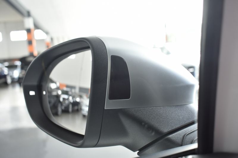 VOLKSWAGEN GOLF VIII R 4MOTION 2.0 TSI 320CV DSG NACIONAL - UNICO PROPIETARIO - IVA DEDUCIBLE