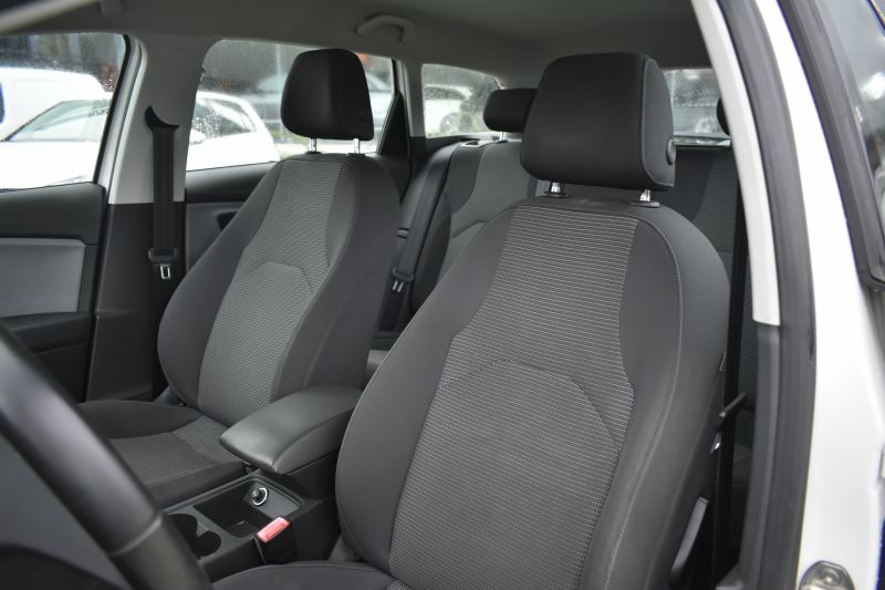 SEAT LEON ST  1.6 TDI 115CV STYLE - NACIONAL - UNICO PROPIETARIO - IVA DEDUCIBLE 