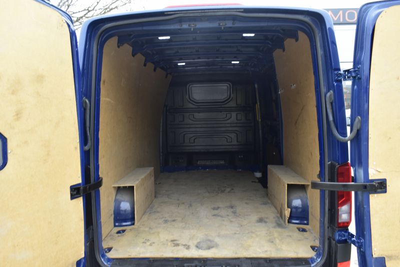 VOLKSWAGEN CRAFTER 35 FURGON BM TA L3H1 2.0TDI 140CV - NACIONAL - UNICO PROPIETARIO - IVA DEDUCIBLE
