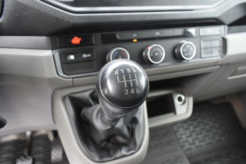 VOLKSWAGEN CRAFTER 35 FURGON BM TA L3H1 2.0TDI 140CV - NACIONAL - UNICO PROPIETARIO - IVA DEDUCIBLE