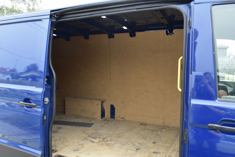 VOLKSWAGEN CRAFTER 35 FURGON BM TA L3H1 2.0TDI 140CV - NACIONAL - UNICO PROPIETARIO - IVA DEDUCIBLE