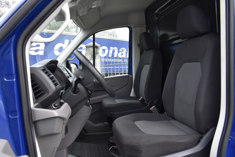 VOLKSWAGEN CRAFTER 35 FURGON BM TA L3H1 2.0TDI 140CV - NACIONAL - UNICO PROPIETARIO - IVA DEDUCIBLE