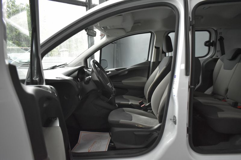 FORD TRANSIT COURIER KOMBI 1.5 TDCI 5 PLAZAS 75CV - NACIONAL - UNICO PROPIETARIO - IVA DEDUCIBLE FORD TRANSIT COURIER KOMBI 1.5 TDCI 5 PLAZAS 75CV - NACIONAL - UNICO PROPIETARIO - IVA DEDUCIBLE