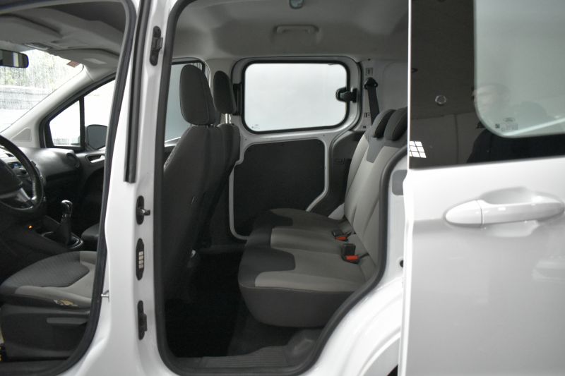 FORD TRANSIT COURIER KOMBI 1.5 TDCI 5 PLAZAS 75CV - NACIONAL - UNICO PROPIETARIO - IVA DEDUCIBLE FORD TRANSIT COURIER KOMBI 1.5 TDCI 5 PLAZAS 75CV - NACIONAL - UNICO PROPIETARIO - IVA DEDUCIBLE