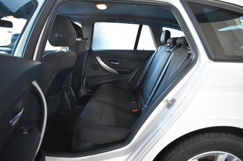BMW SERIE 3 TOURING 150CV  BUSINESS ADVANTAGE NACIONAL - UNICO PROPIETARIO - IVA DEDUCIBLE 
