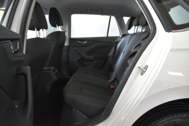 SKODA KAMIQ  1.0 TSI 110CV DSG AMBITION NACIONAL - UNICO PROPIETARIO - IVA DEDUCIBLE 