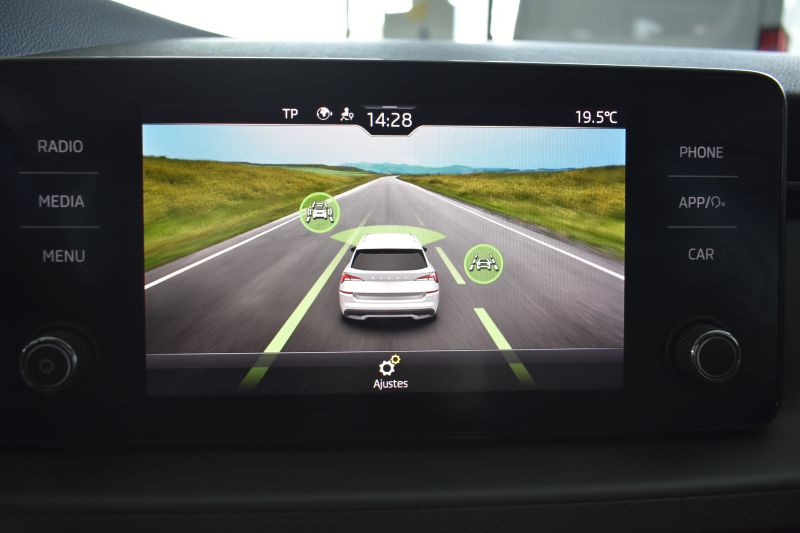 SKODA KAMIQ  1.0 TSI 110CV DSG AMBITION NACIONAL - UNICO PROPIETARIO - IVA DEDUCIBLE 