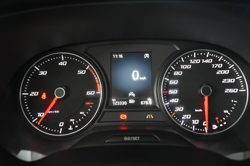 SEAT ATECA 1.6 TDI 115CV 6 VEL STYLE GO NACIONAL - UNICO PROPIETARIO - IVA DEDUCIBLE