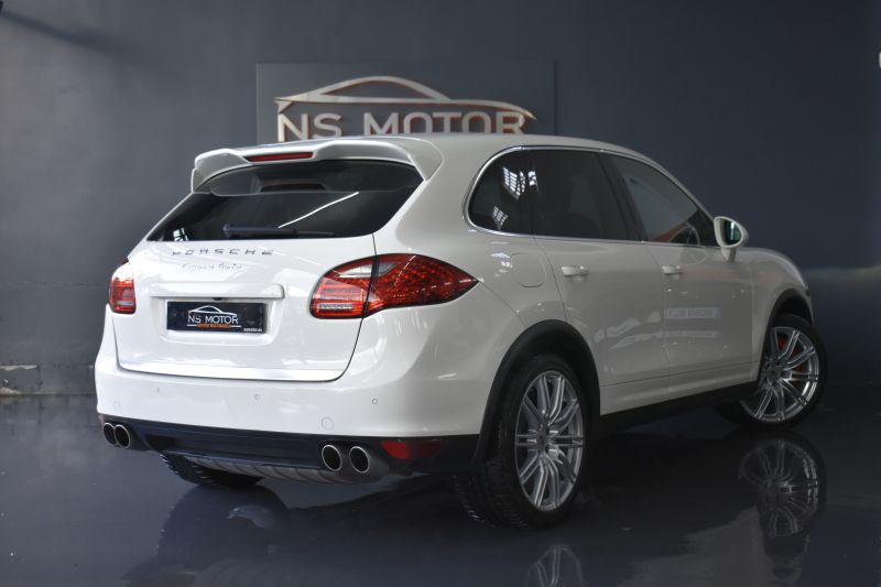 PORSCHE CAYENNE TURBO 4.8 501CV 