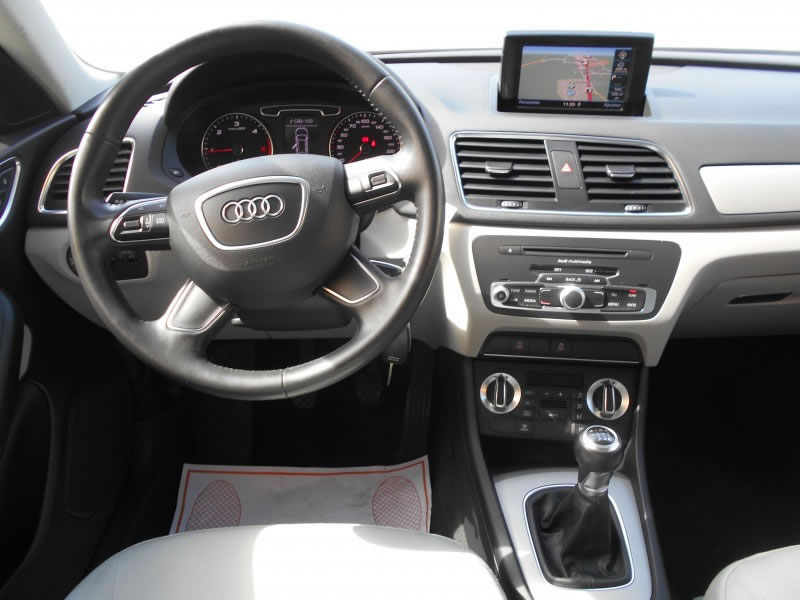 AUDI Q3 2.0 TDI 140 AMBITION-NAVI