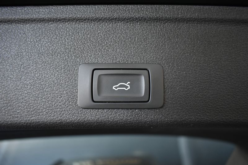 AUDI A4   AVANT 30 TDI 2.0 136CV STRONIC BUSINESS EDITION 