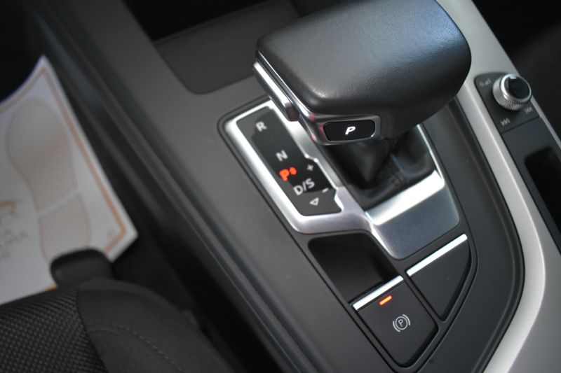 AUDI A4   AVANT 30 TDI 2.0 136CV STRONIC BUSINESS EDITION 