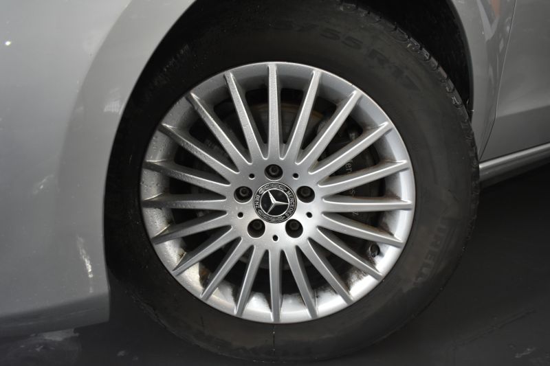 MERCEDES-BENZ CLASE V 220 D 165CV AT9