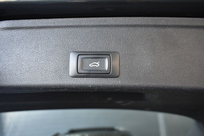 AUDI A4  AVANT 30 TDI 2.0 136CV STRONIC 