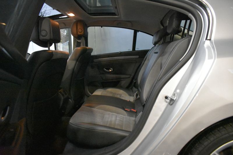 RENAULT LAGUNA GT 4CONTROL 2.0 DCI 150CV RENAULT LAGUNA GT 4CONTROL 2.0 DCI 150CV