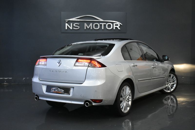 RENAULT LAGUNA GT 4CONTROL 2.0 DCI 150CV RENAULT LAGUNA GT 4CONTROL 2.0 DCI 150CV