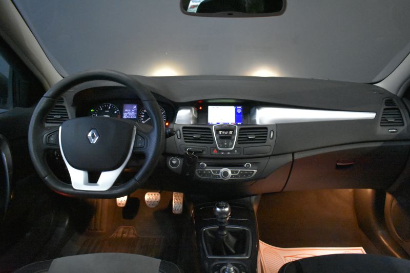 RENAULT LAGUNA GT 4CONTROL 2.0 DCI 150CV RENAULT LAGUNA GT 4CONTROL 2.0 DCI 150CV