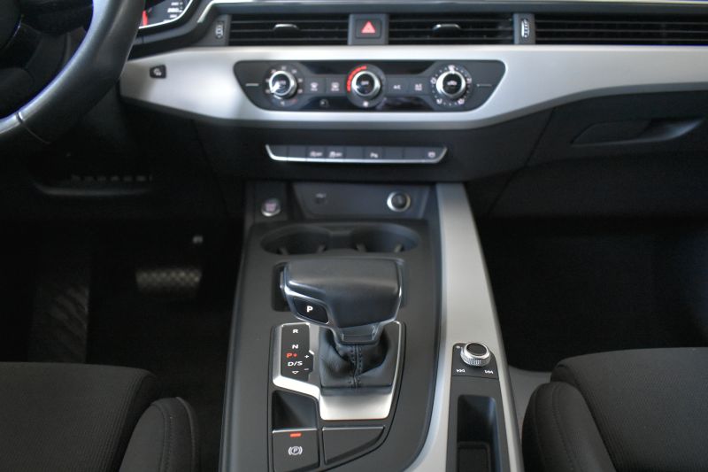 AUDI A4  AVANT 30 TDI 2.0 136CV STRONIC