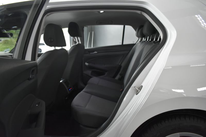 VOLKSWAGEN GOLF 8 1.0 TSI 110CV 