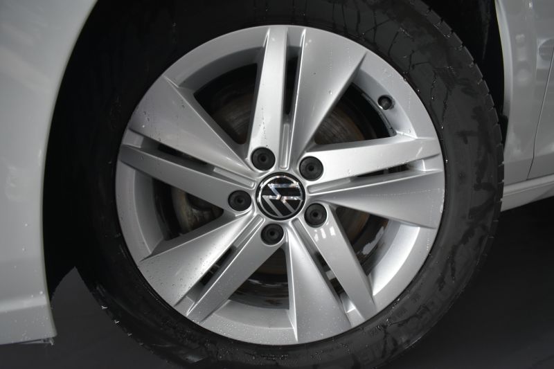 VOLKSWAGEN GOLF 8 1.0 TSI 110CV 