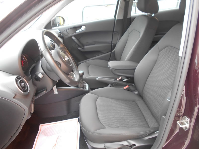 AUDI A1 1.6 TDI 105CV ATTRACTION