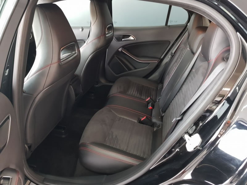 MERCEDES-BENZ GLA 200 CDI 136CV AMG 