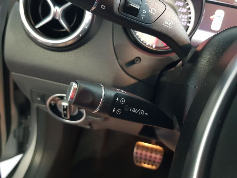 MERCEDES-BENZ GLA 200D 136CV 7G AMG