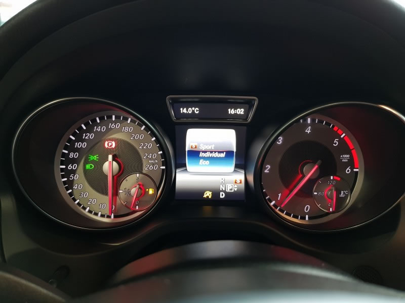 MERCEDES-BENZ GLA 200D 136CV 7G AMG