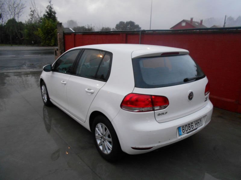 VOLKSWAGEN GOLF 1.6 TDI 105CV VOLKSWAGEN GOLF 1.6 TDI 105CV