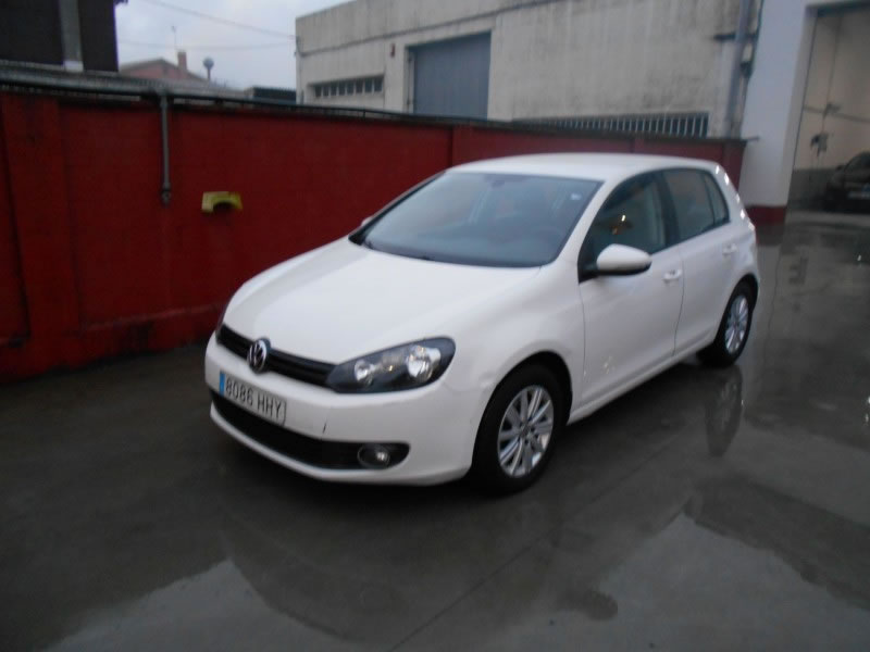 VOLKSWAGEN GOLF 1.6 TDI 105CV VOLKSWAGEN GOLF 1.6 TDI 105CV