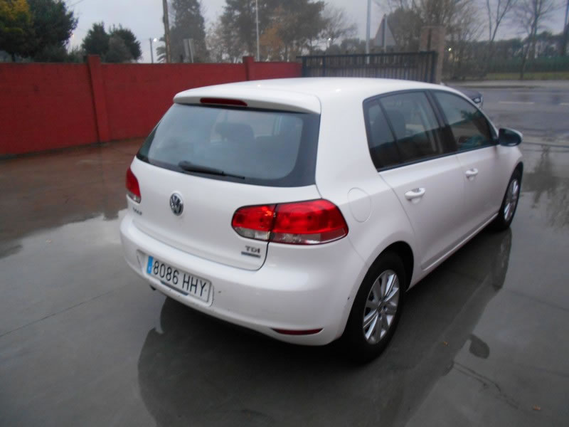 VOLKSWAGEN GOLF 1.6 TDI 105CV VOLKSWAGEN GOLF 1.6 TDI 105CV