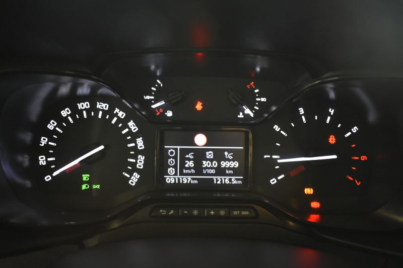 CITROEN BERLINGO TALLA M BLUEHDI 100CV FEEL 5 PLAZAS DOBLE PUERTA LATERAL  + PORTON TRASERO