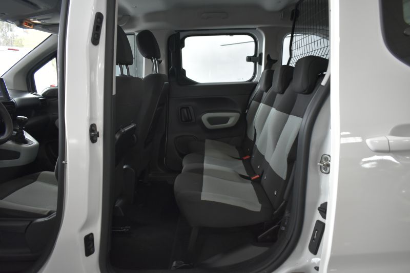 CITROEN BERLINGO TALLA M BLUEHDI 100CV FEEL 5 PLAZAS DOBLE PUERTA LATERAL  + PORTON TRASERO