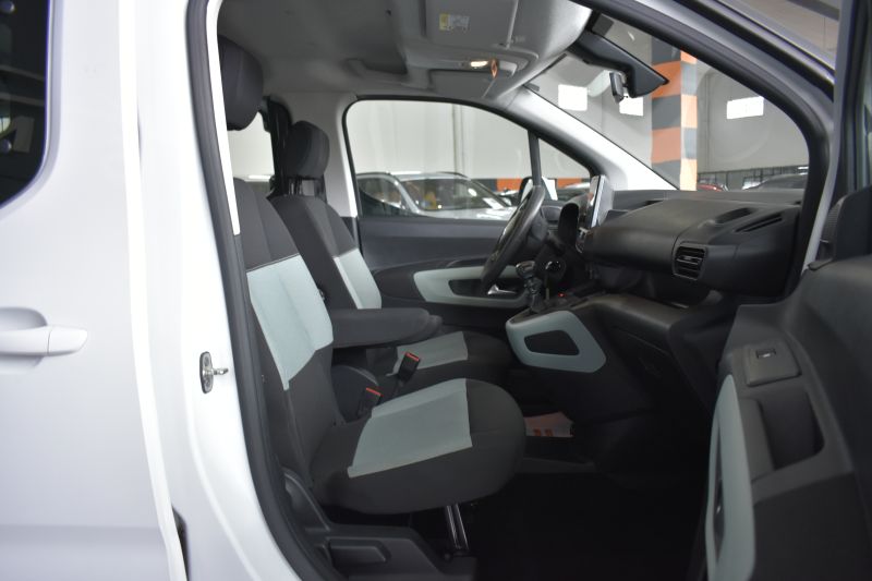 CITROEN BERLINGO TALLA M BLUEHDI 100CV FEEL 5 PLAZAS DOBLE PUERTA LATERAL  + PORTON TRASERO