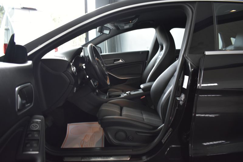 MERCEDES-BENZ CLA SHOOTING BRAKE 200D 136CV