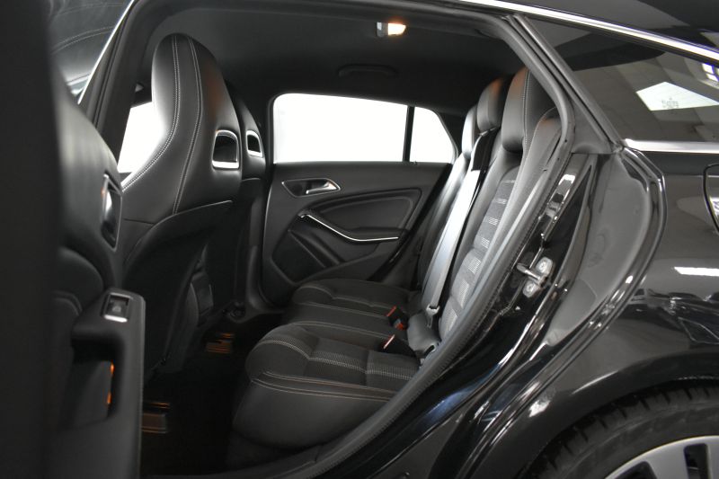 MERCEDES-BENZ CLA SHOOTING BRAKE 200D 136CV