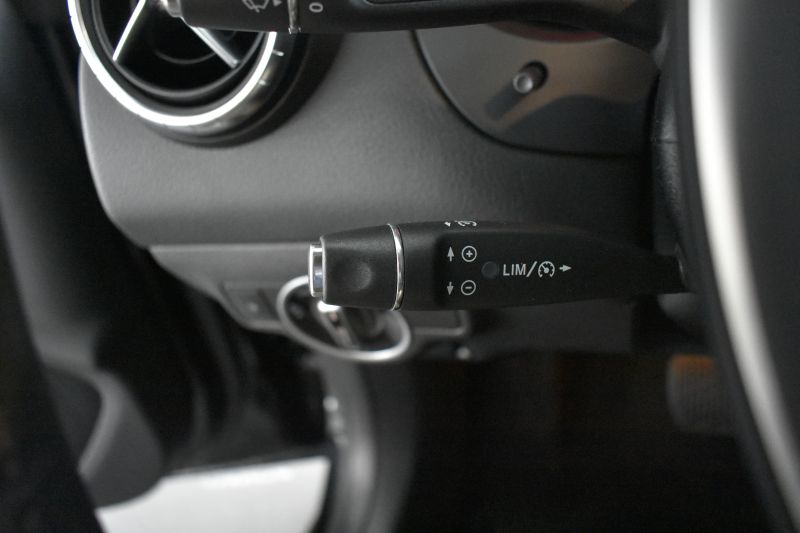 MERCEDES-BENZ CLA SHOOTING BRAKE 200D 136CV