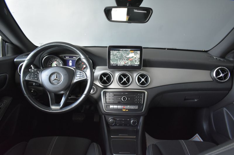 MERCEDES-BENZ CLA SHOOTING BRAKE 200D 136CV